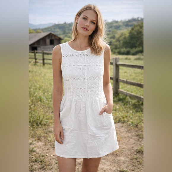 Conbipel Dresses & Skirts - Conbipel White Eyelet Sleeveless Cotton Mini Dress Size Large (42)